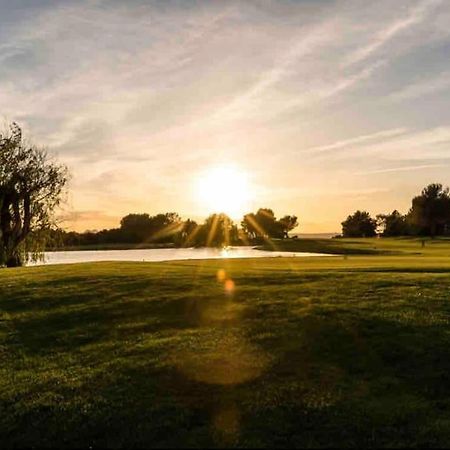 Moment De Detente Sur Le Golf De Pont-Royal 말러모트 외부 사진